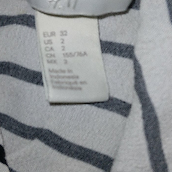 H&M shirt - Picture 3 of 3